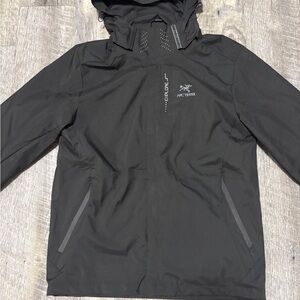 Arc'teryx Men's Performance Jacket in Black With Adjustable hood
